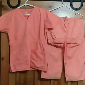 Wonder Wink scrub set